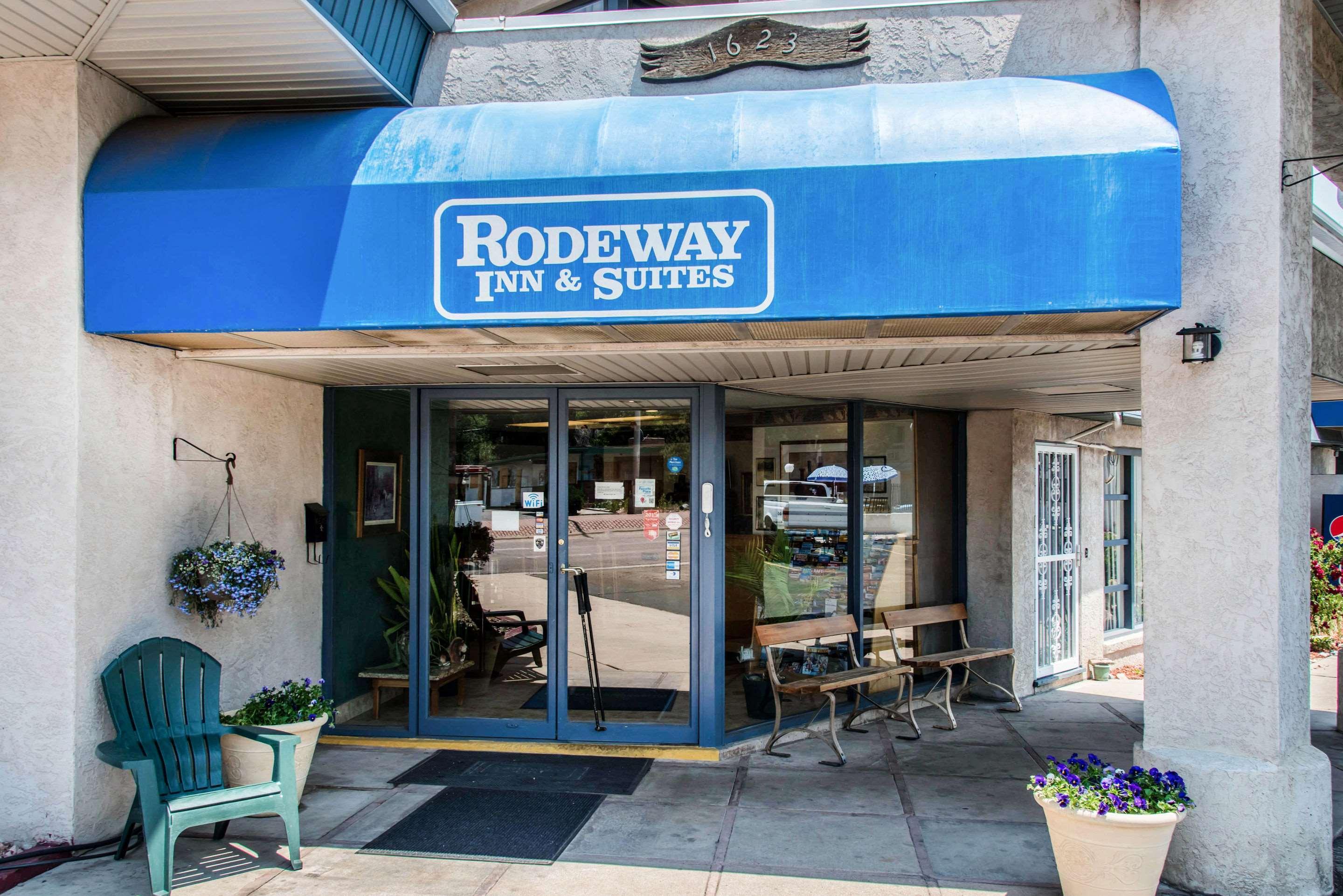 Rodeway Inn & Suites Colorado Springs Exterior photo